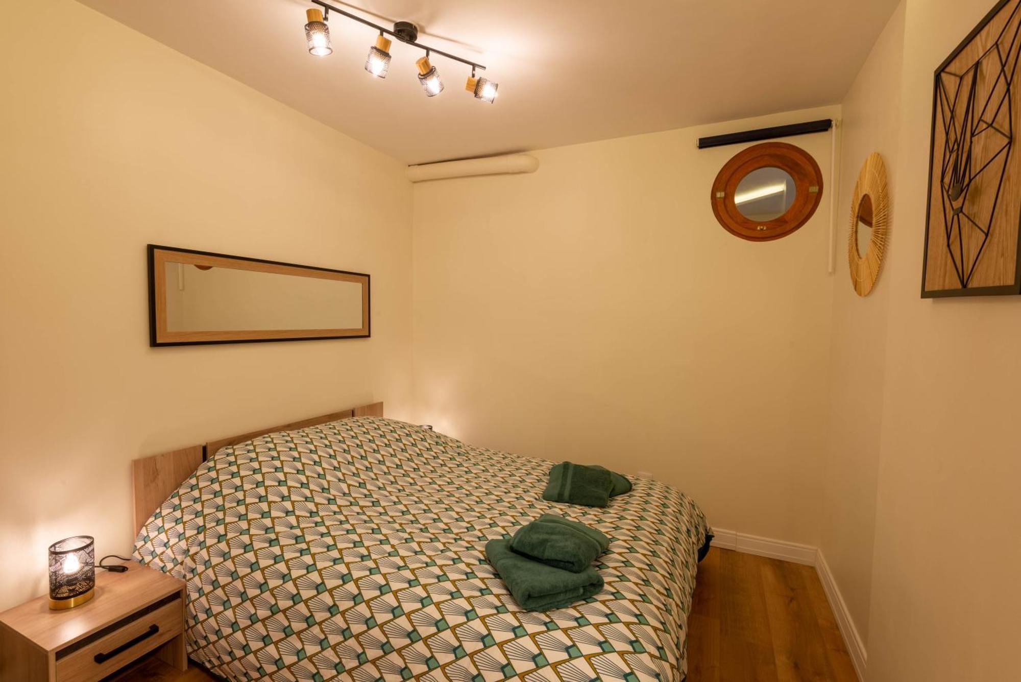 Balneo & Sauna, Sejour Detente Aux Teinturiers - Metro Charpennes - Garage Apartment *